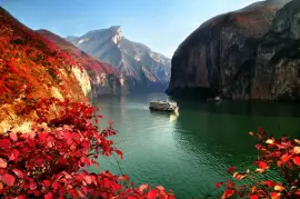 yangtze river cruise in autumn