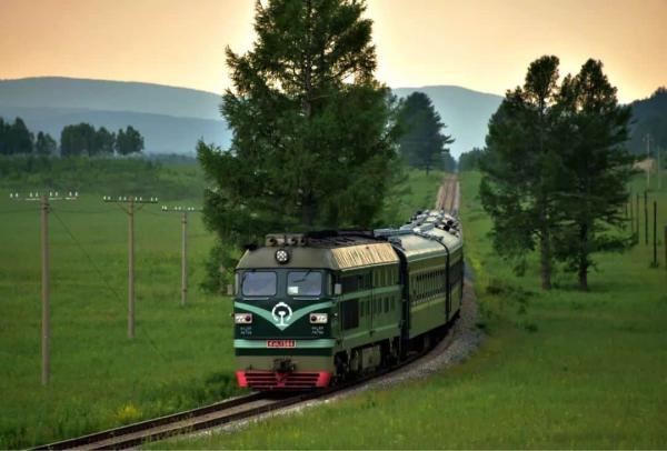China green train travel