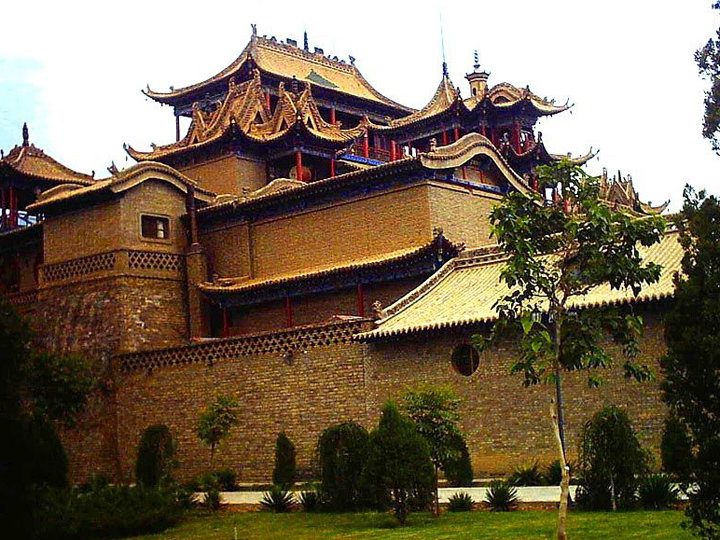 Visit ancient Gaomiao Temple in Yinchuan