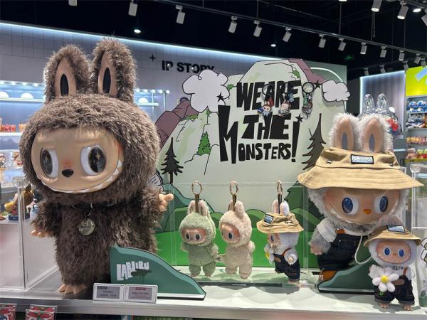 Beijing AOM - labubu