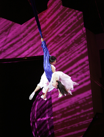 Chinese acrobatic show in Shanghai 
