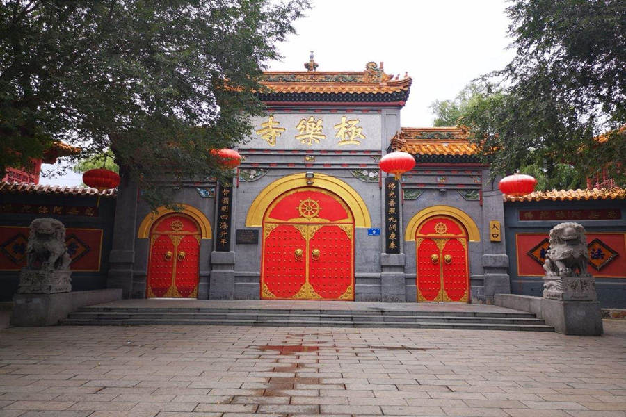 the gate of Temple of Bliss in Harbin
