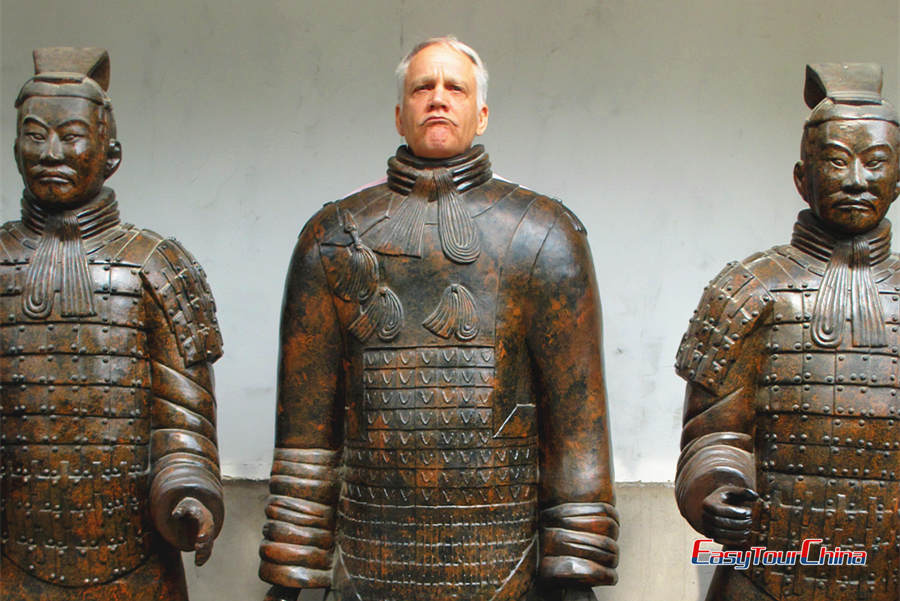 Take photos with Terracotta Warriors on Xian tour