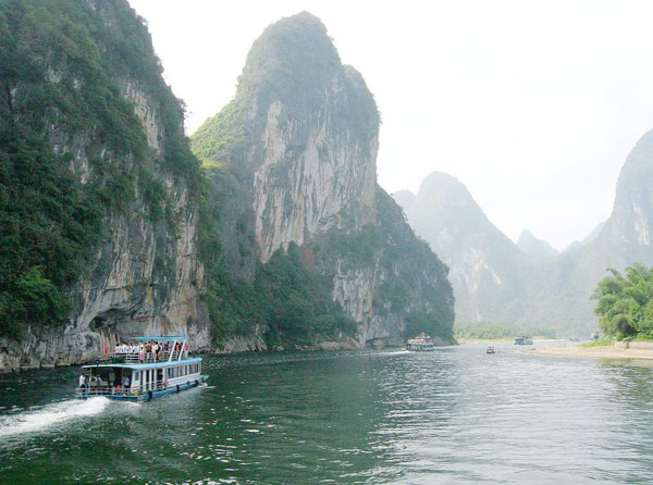 Li River Cruise from Guilin to Yangshuo with Karst Landscape