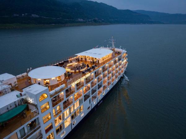 Luxury Yangtze River Cruise on Yangzi Explorer