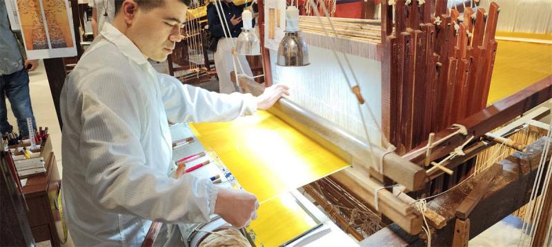 Weaving Yunjin Brocde